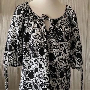 Ann Taylor LOFT Quarter Sleeve Black and White Floral Top Size Small